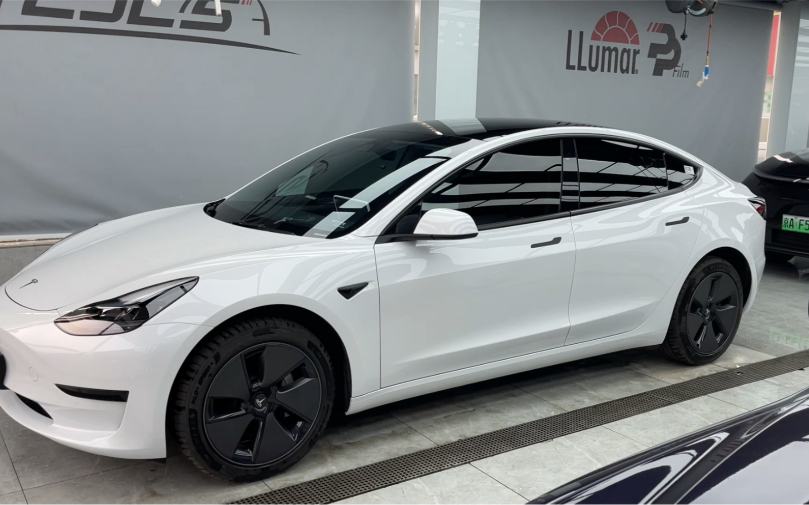 特斯拉model3车窗玻璃隔热膜效果展示