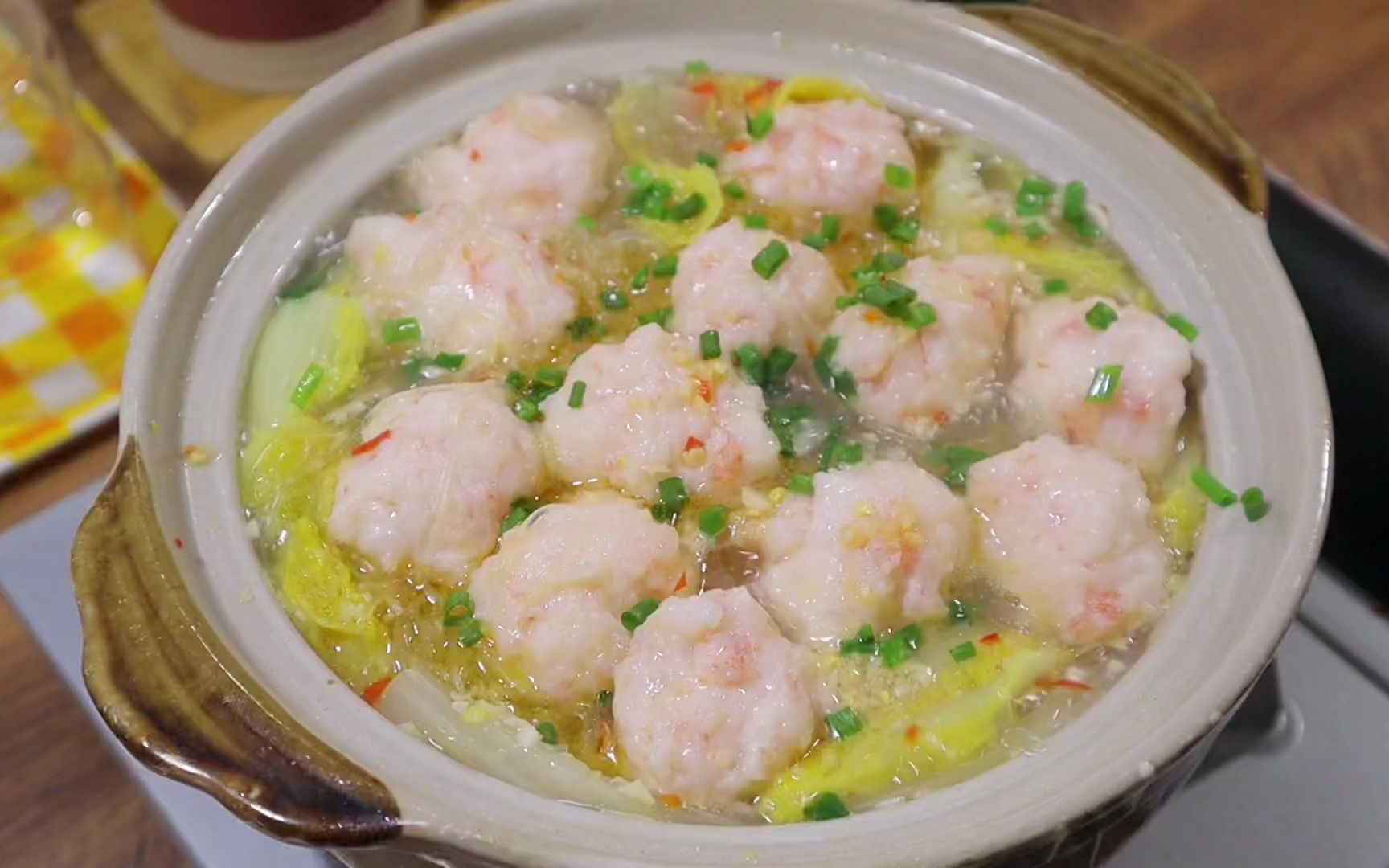 终于安排上想了很久的蒜蓉粉丝虾滑煲!