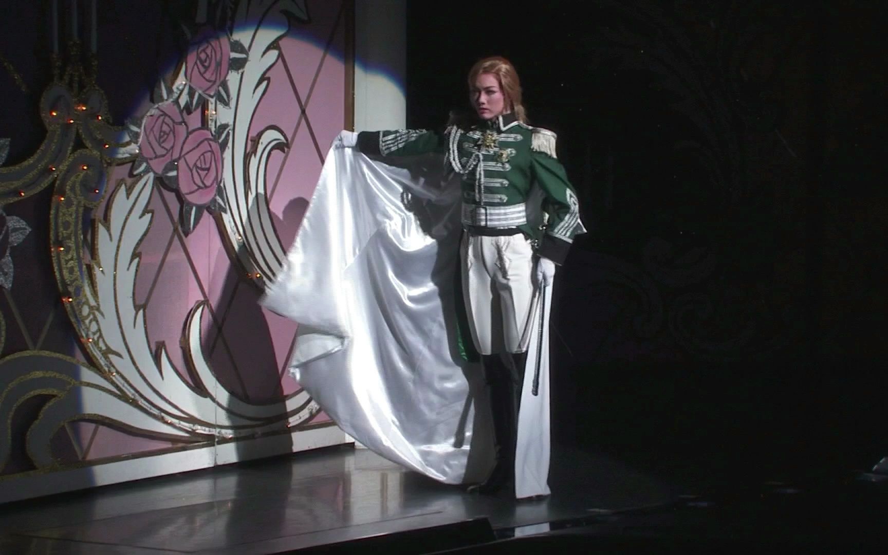 绿军装的菲尔逊-saki新公