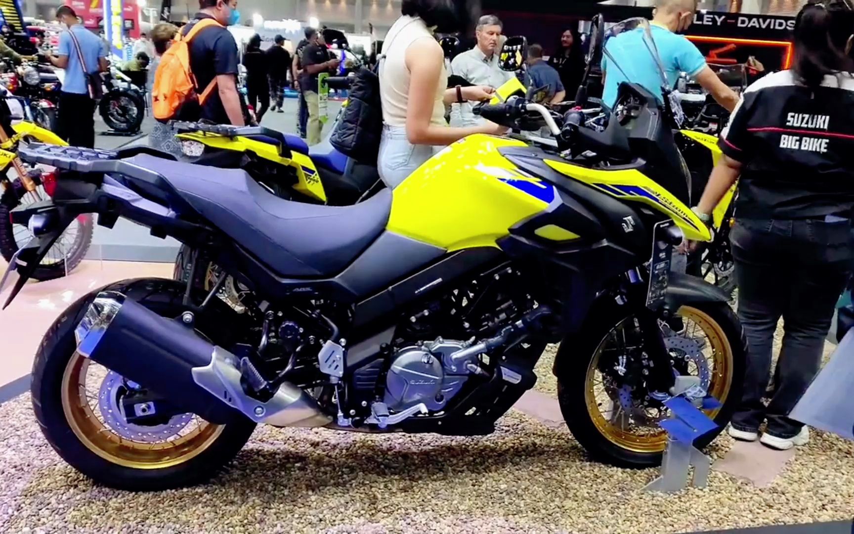 铃木旅行摩托650,前后碟刹abs,质量稳定,油耗4.0,进藏利器