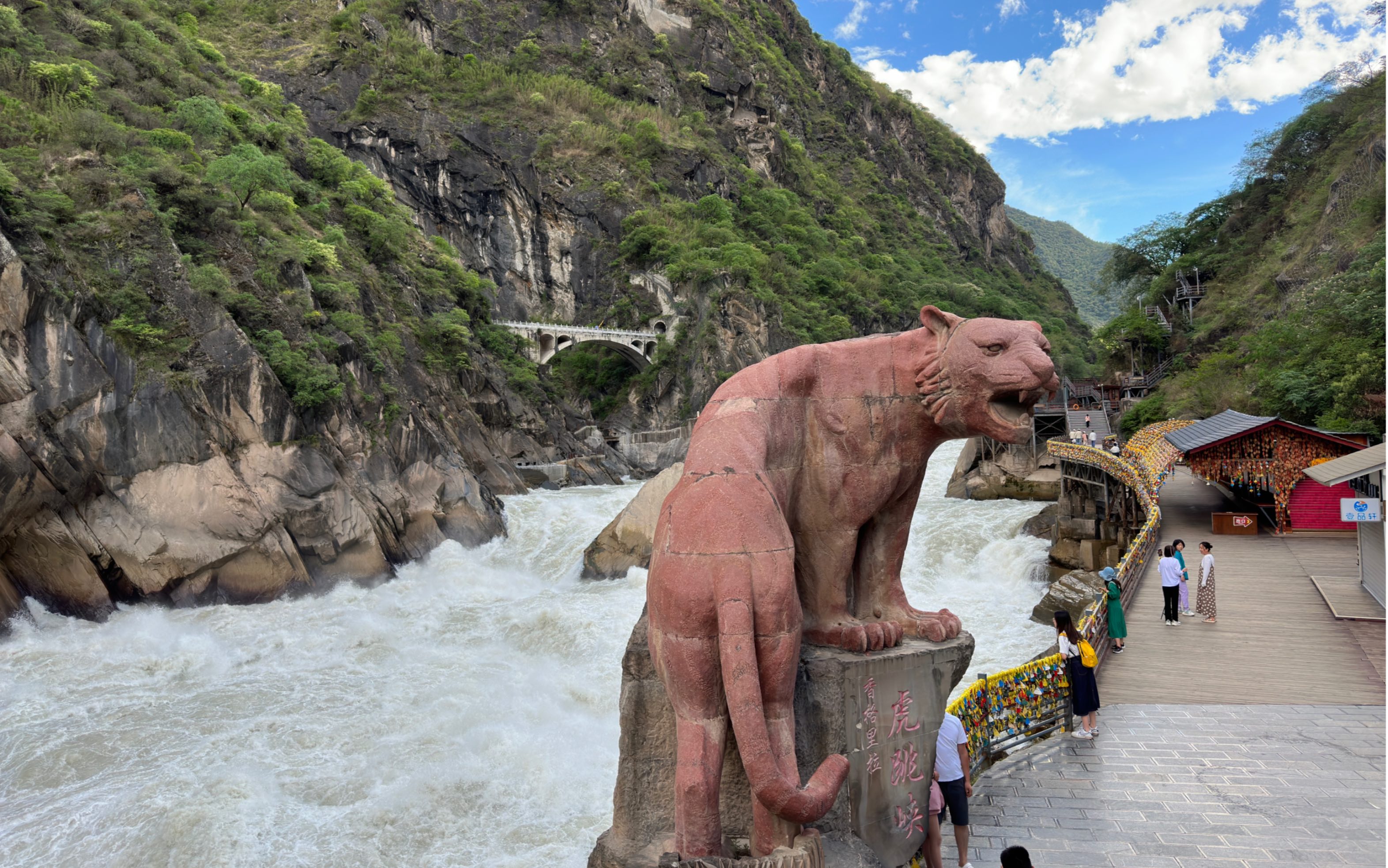 云南迪庆香格里拉虎跳峡