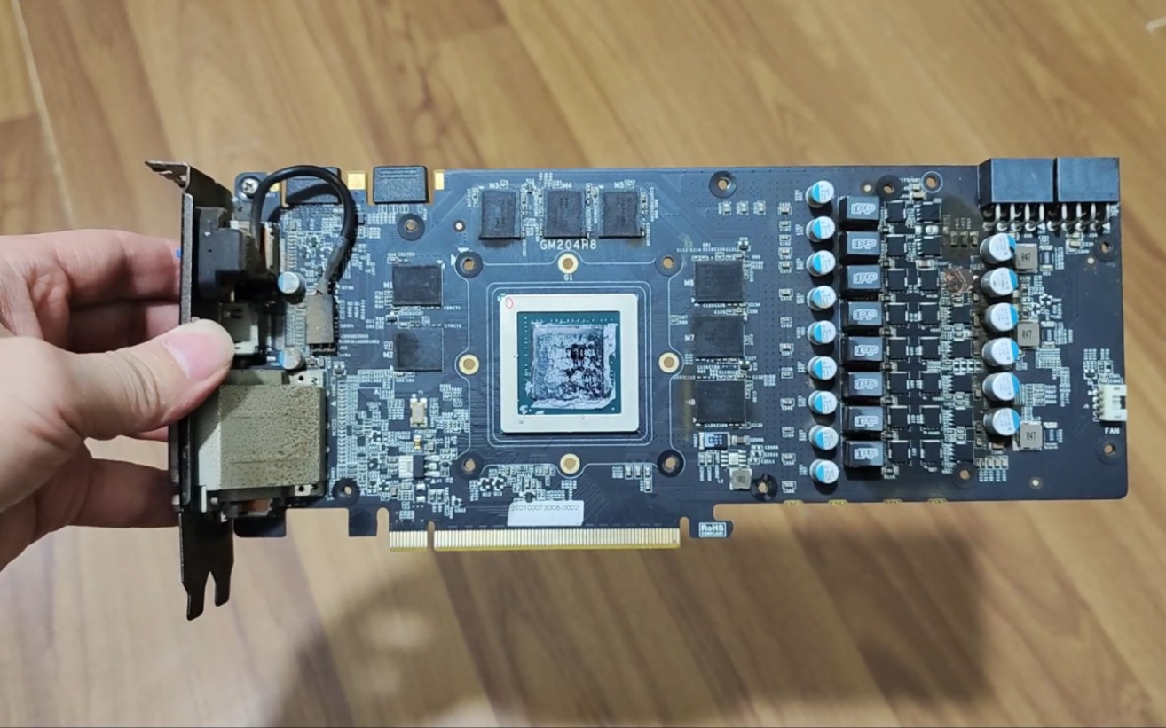 七彩虹gtx970烈焰战神x显卡烧第一组核心供电改五项供电修复成功