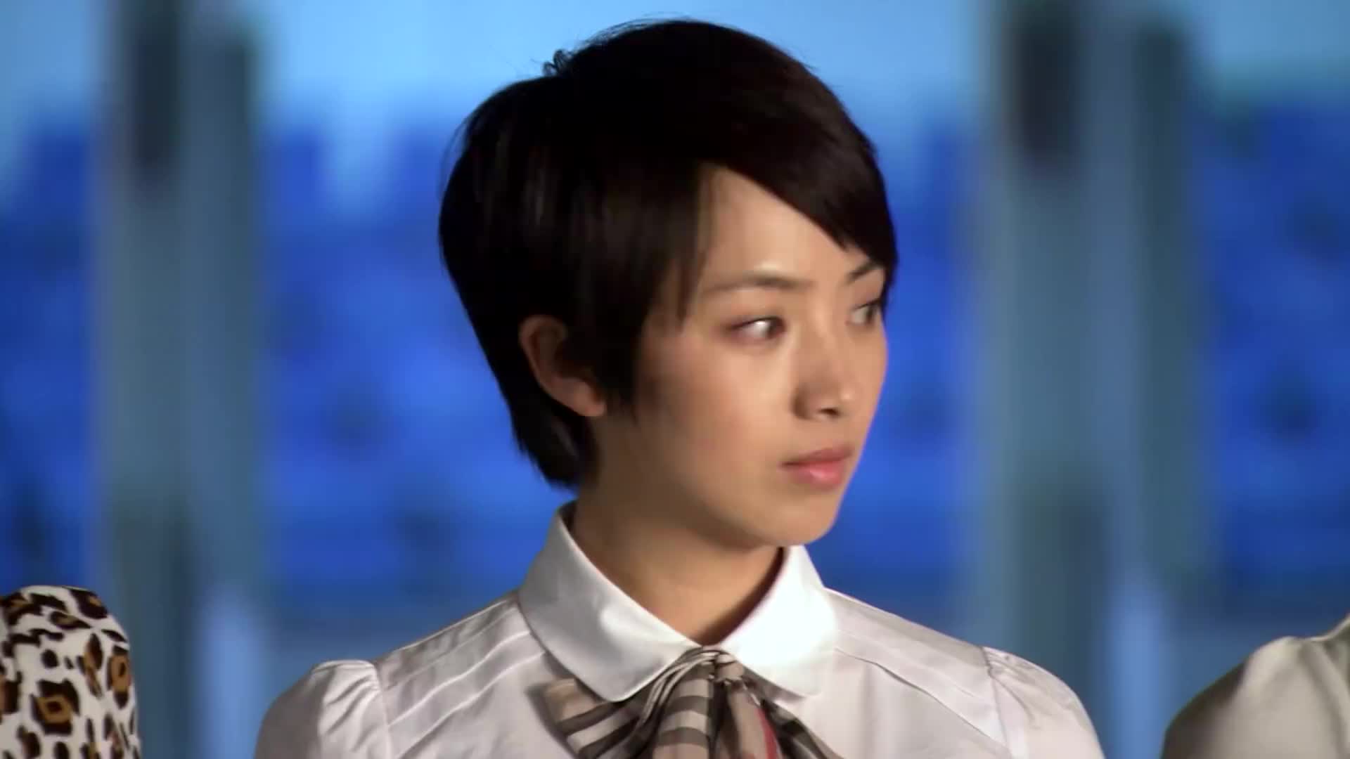 特种兵之火凤凰:唐笑笑不愧是舞蹈出身,这性感小猫步走的!