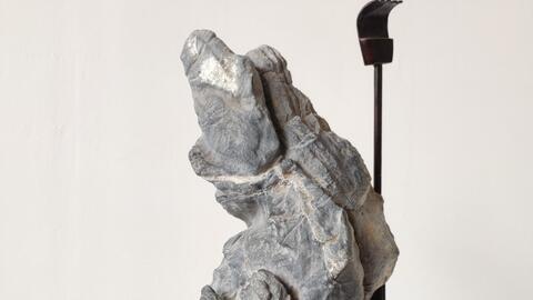 禅石】:(23x13x08cm)观赏石小品，吕梁石，产自江苏徐州境内，石皮呈 
