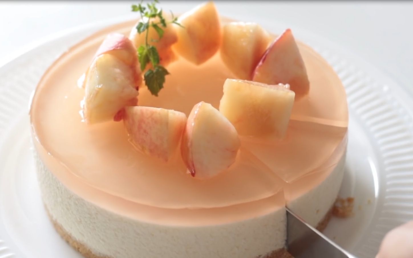 正是吃桃子的季节,今天我们用桃子来做一个桃子芝士蛋糕