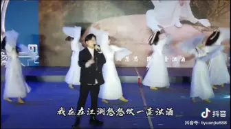 Descargar video: 歌手李袁杰《离人愁》翻车现场，没有录音棚唱得好