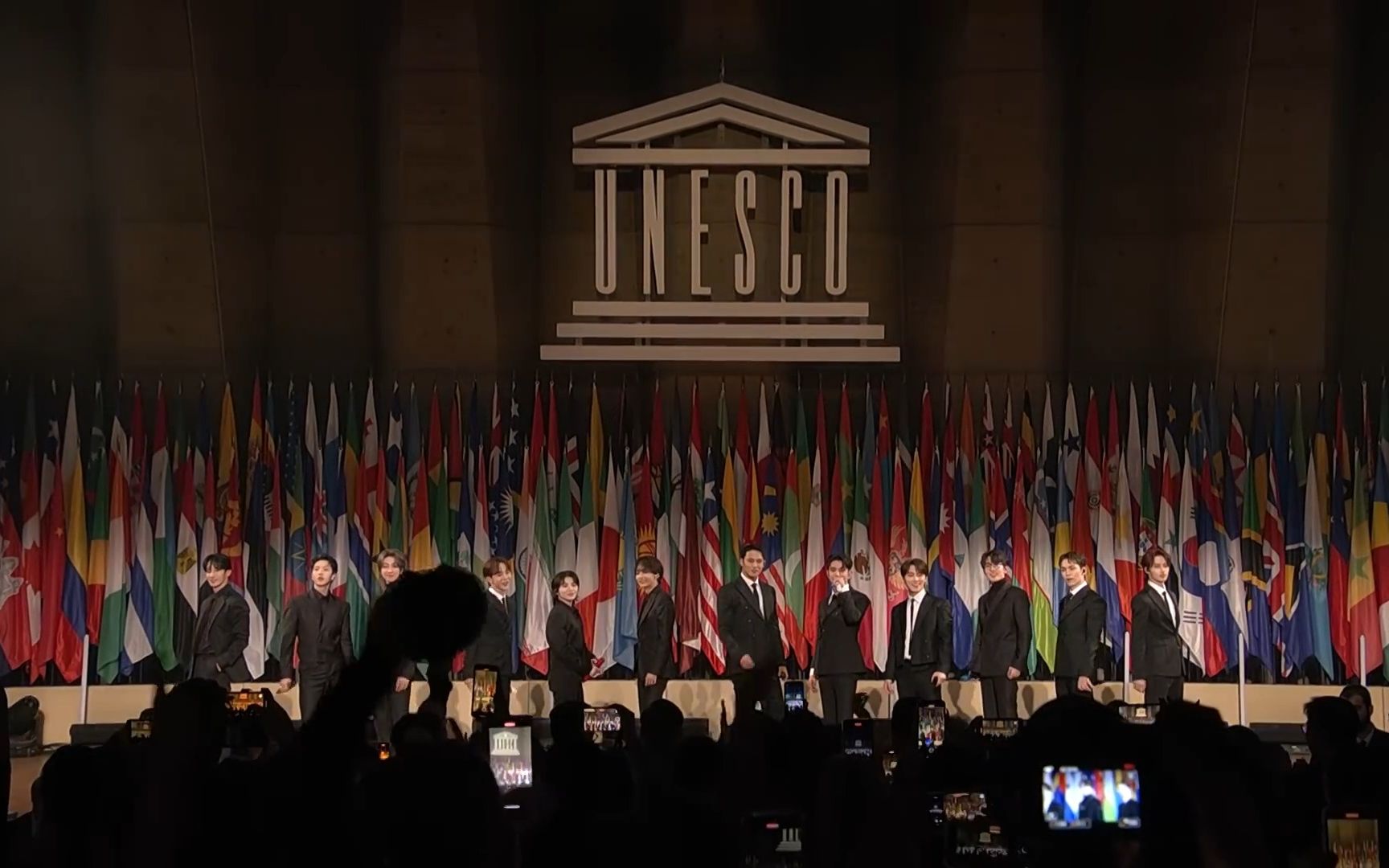 seventeen- 联合国教科文组织青年论坛表演4k舞台【god of music】