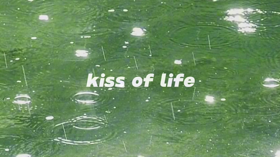 [图]🌧Playlist·kiss of life 电台｜雨天 你戴着耳机在湖边散步｜雨天氛围感｜学习\工作\助眠\放松\散步\通勤歌单｜白噪音自习室