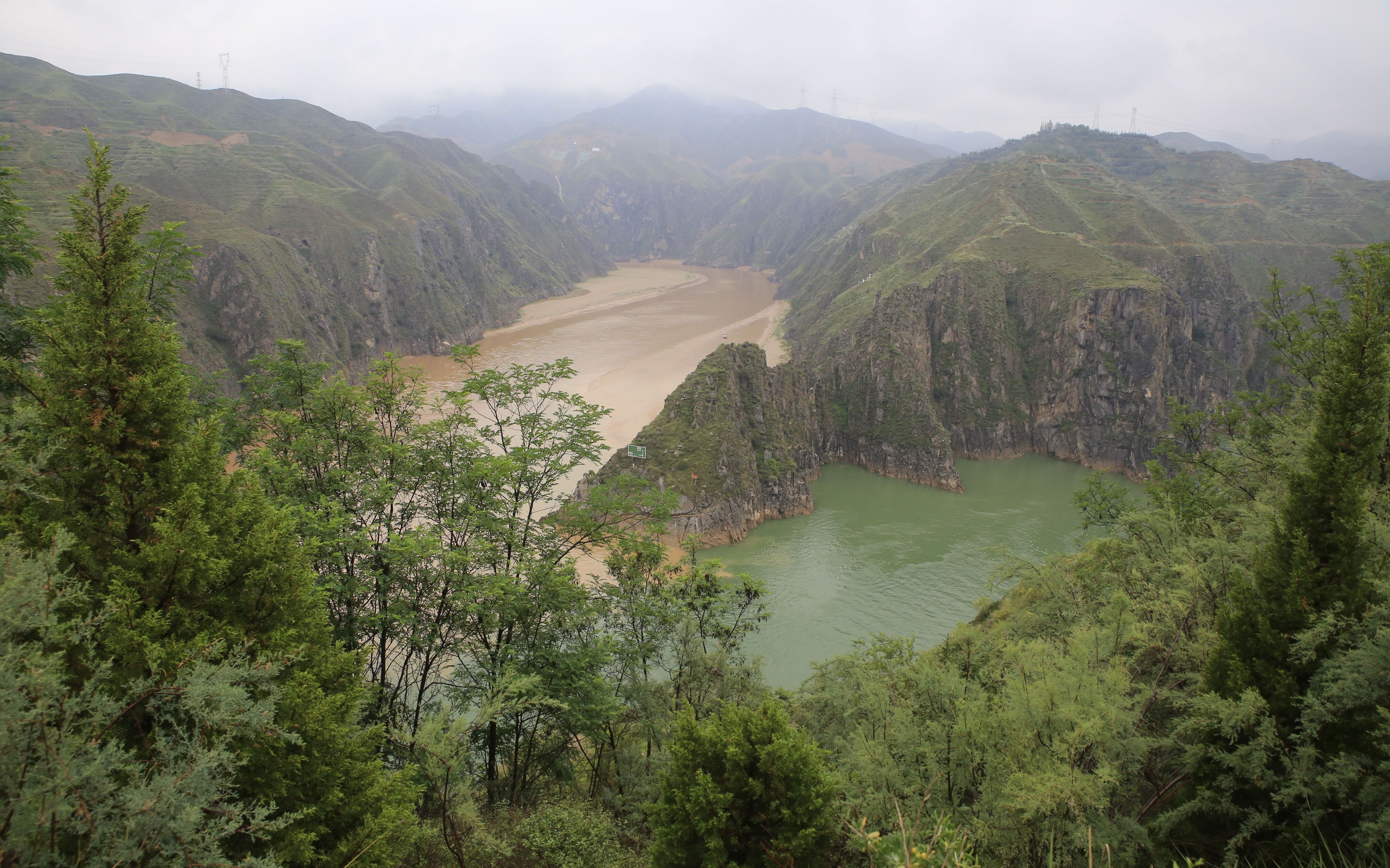 两条河流交汇,一条浑浊一条清澈,到底哪条才是黄河?