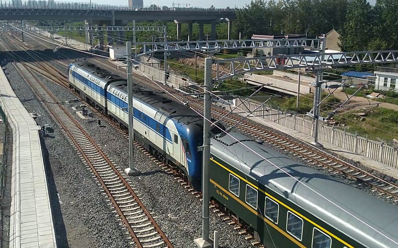 【火车迷】未见其车先闻其声,z155通过盐城北站