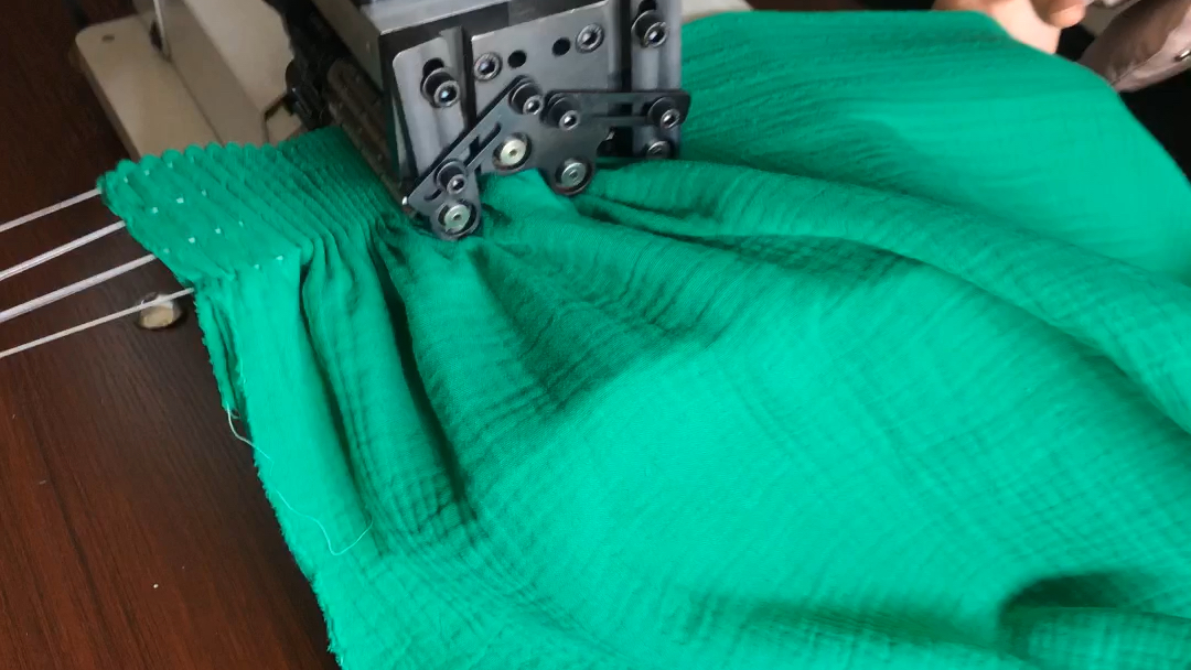 手工打缆司马克缩褶绣smocking抽褶机排褶学士服牧师服后备打折机器