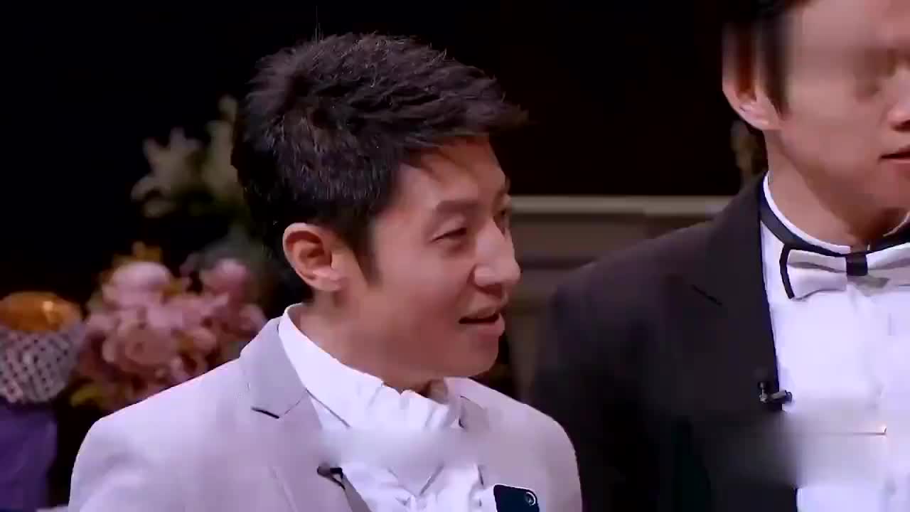 撒贝宁开起车来何炅都挡不住!网友:就怕流氓有文化!(1)