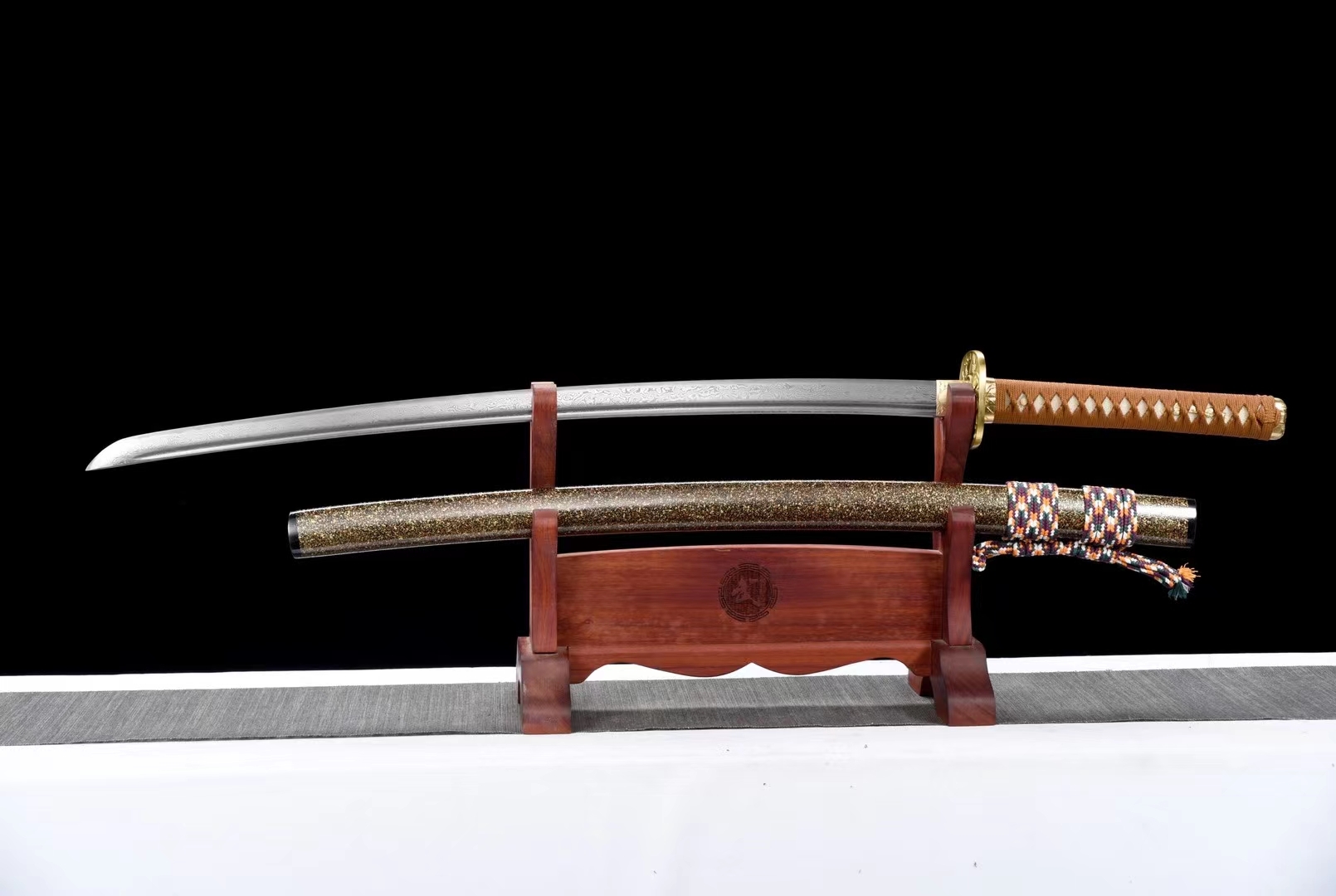 实拍石洗花纹钢圈圈纹武士刀90580刀身采用百炼花纹钢千锤百炼而成