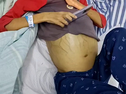 癌症晚期,晚上肚子疼的直哭,疼得打枕头.