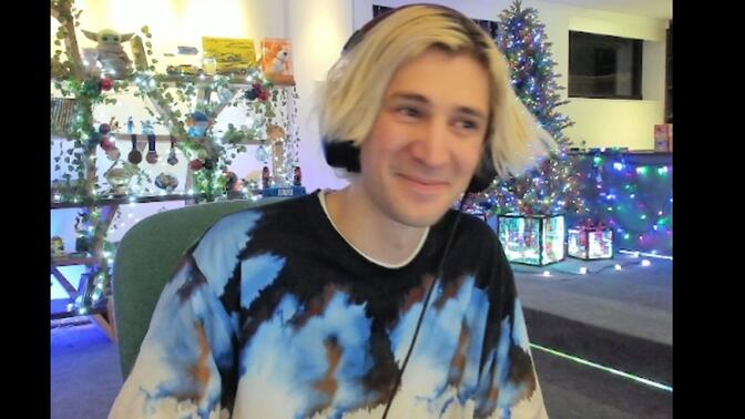 xQc再次播放他最爱的中国音乐《铡美案》 难掩心中喜悦