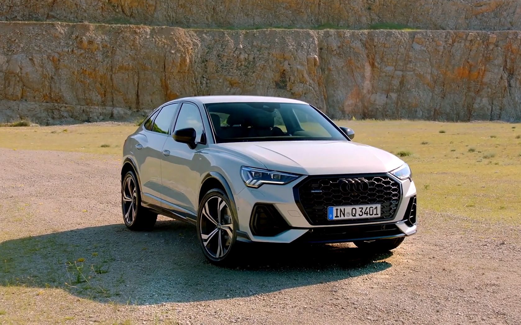 2020款奥迪q3 sportback,溜背造型