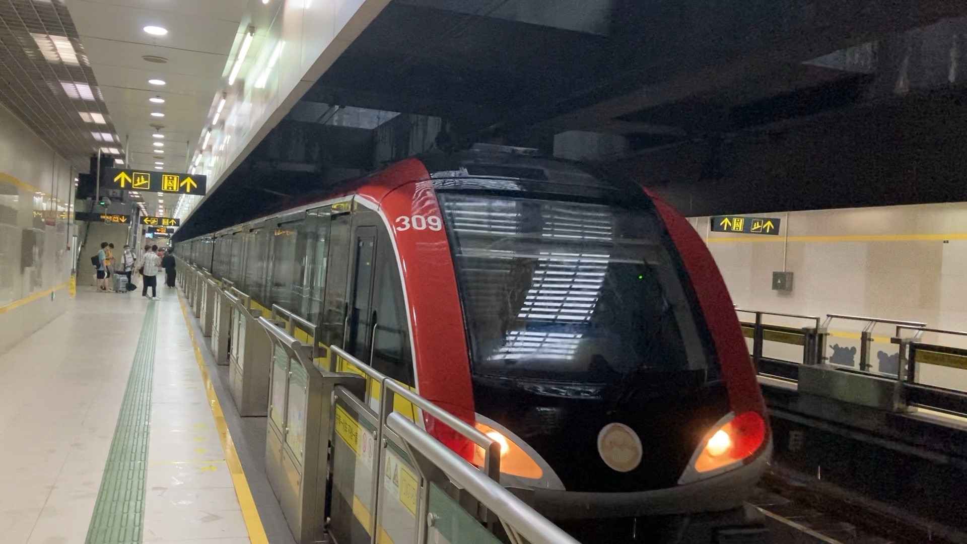 上海地铁3号线(黄鱼  309)铁力路进站