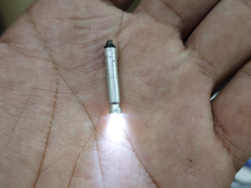 挑战制作世界上最小的手电筒,详情看我下一个视频