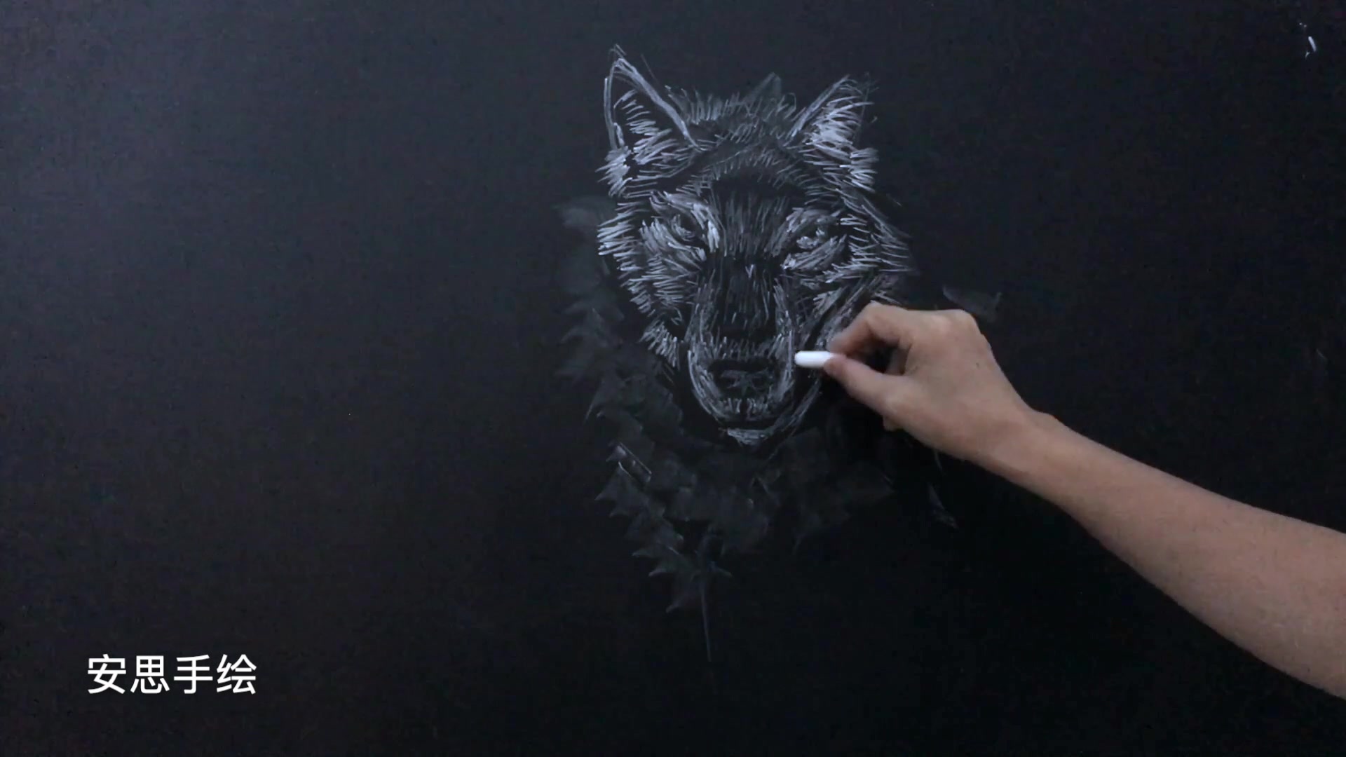 黑板粉笔画目前看过最好的教室黑板画只我家的狼