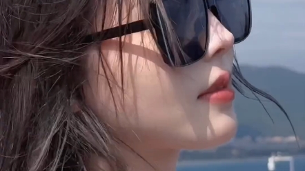 气质美女 #游艇出海 #墨镜一戴谁也不爱
