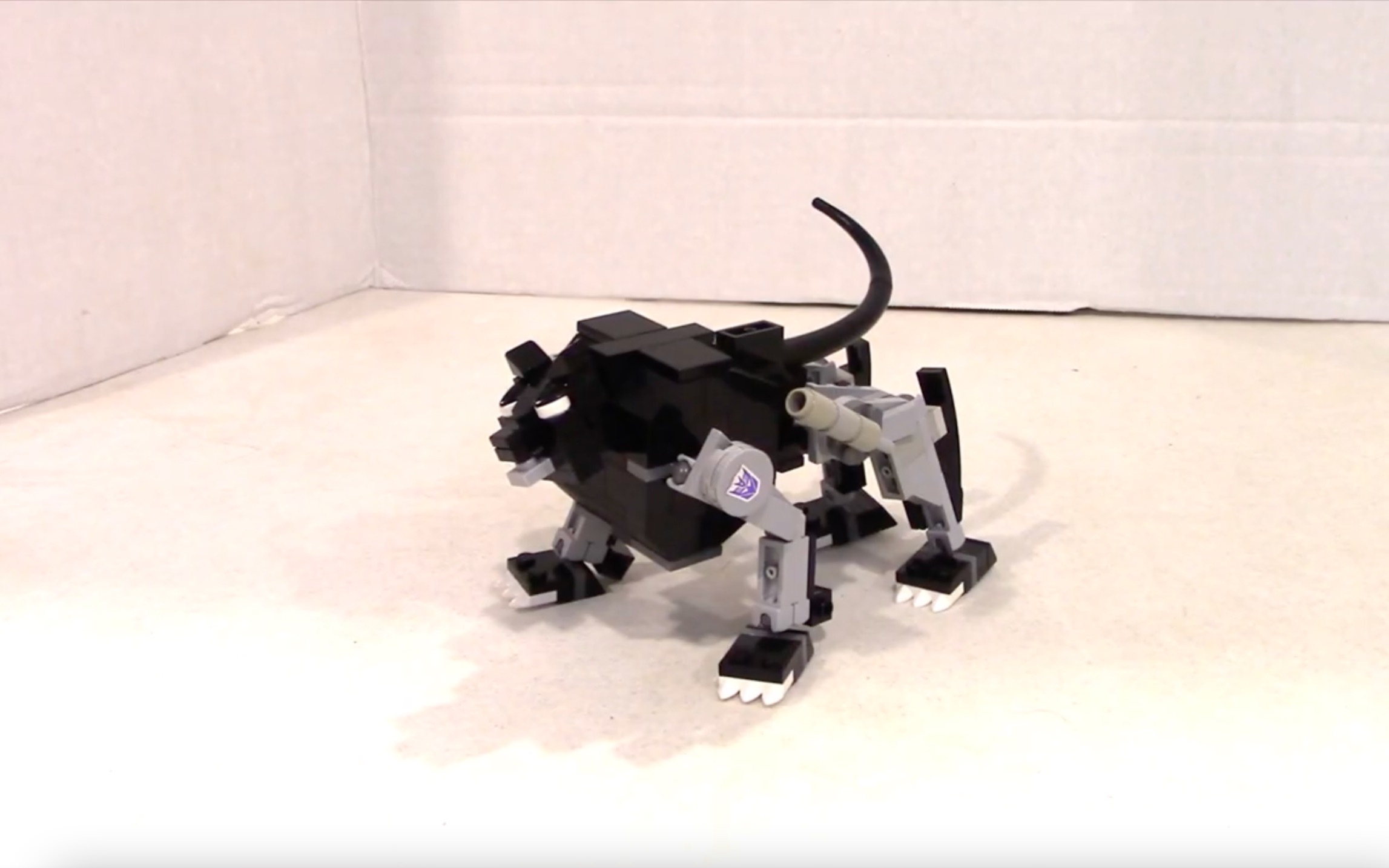 【乐高变形金刚】 黑豹