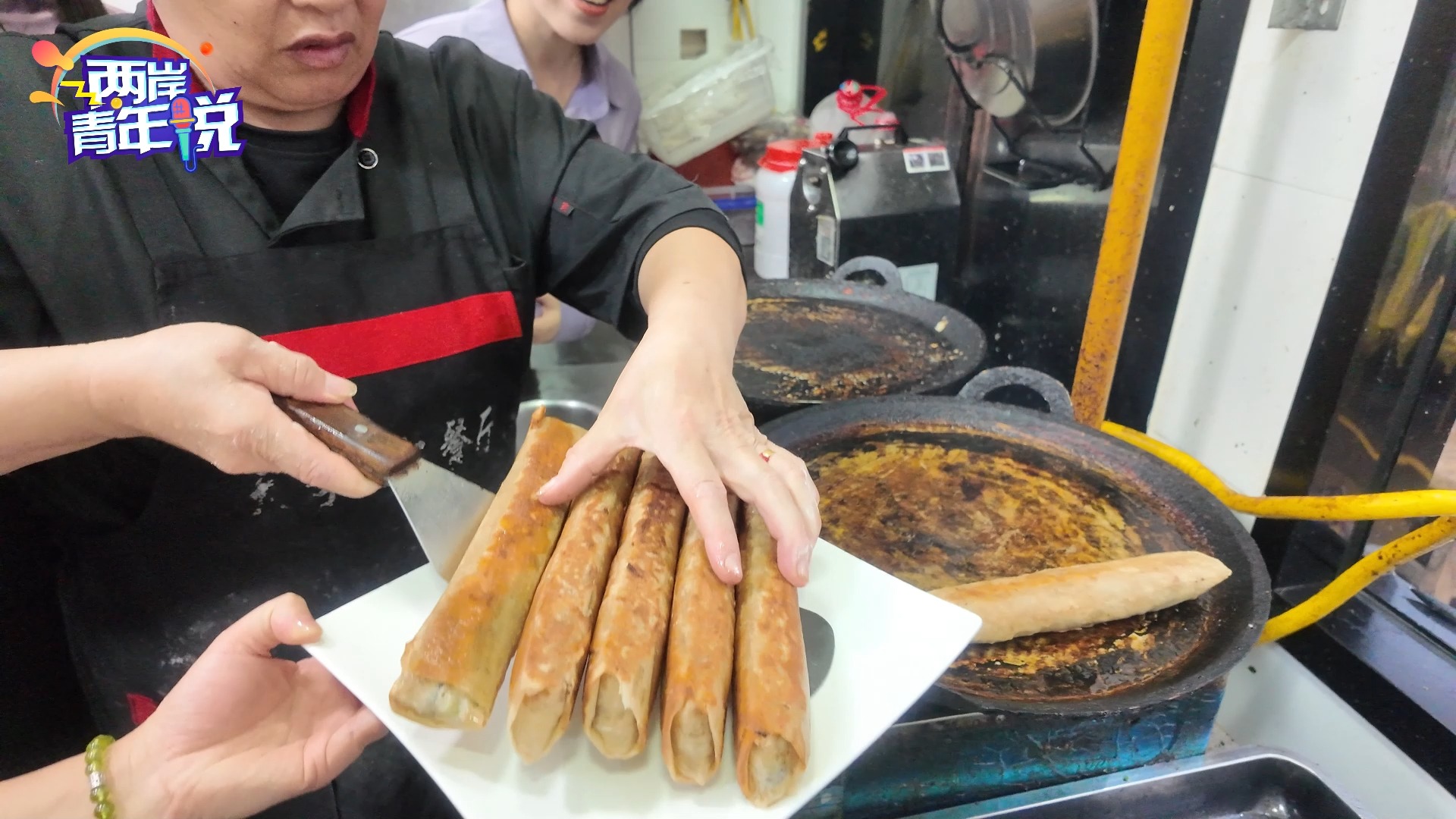 台湾青年探味天台,品尝特色美食饺饼筒:外酥里嫩、香而不腻,好吃!哔哩哔哩bilibili