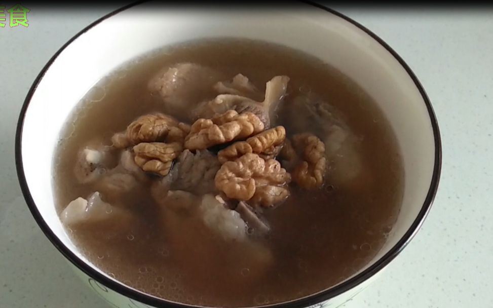 核桃芡实排骨汤家庭做法肉香汤美