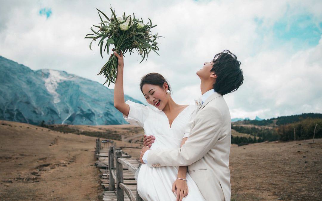 [图]和爱的人在丽江玉龙雪山脚下拍摄婚纱照，也太有仪式感了吧