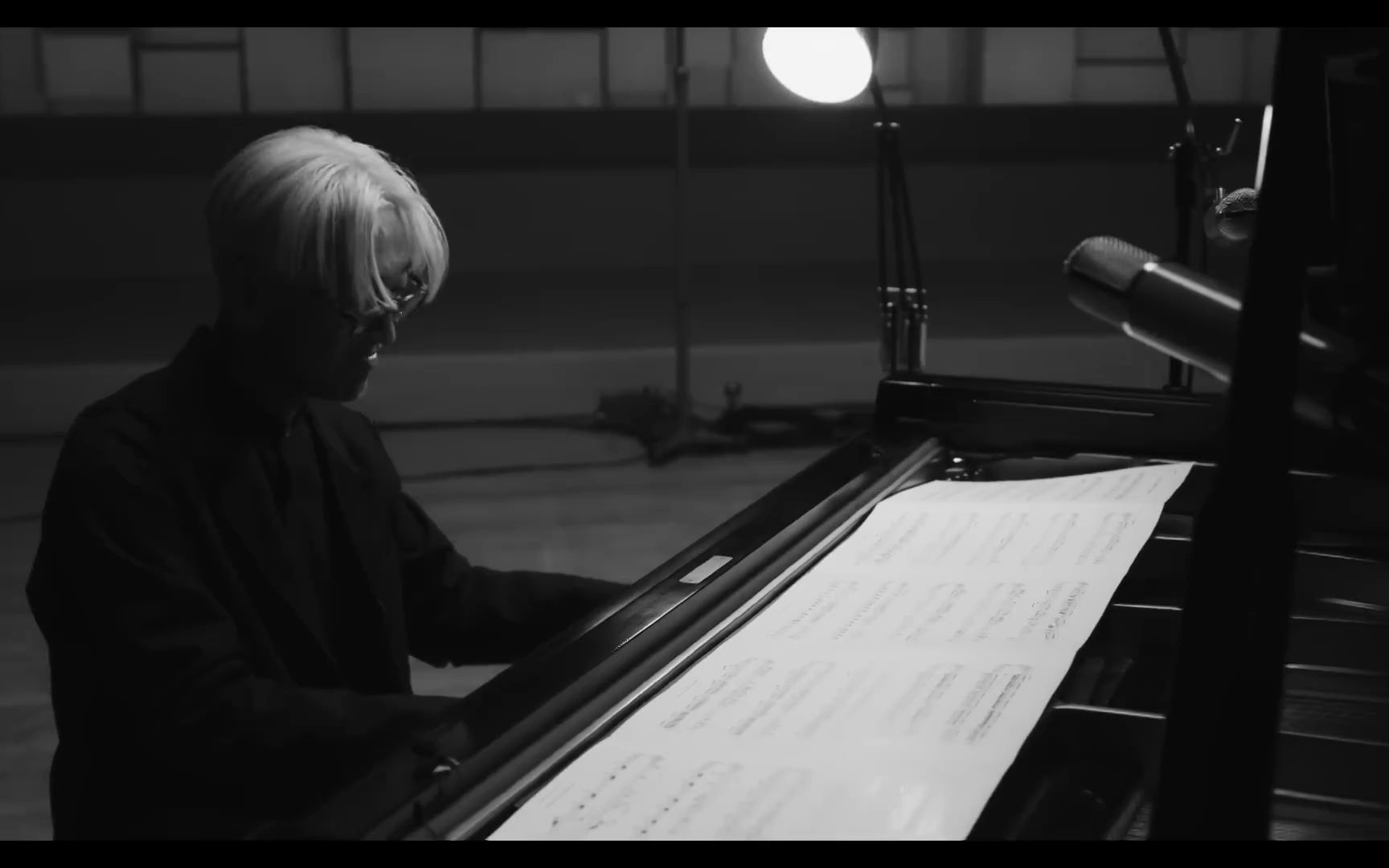 12.11坂本龙一线上公开演奏《圣诞快乐,劳伦斯先生》