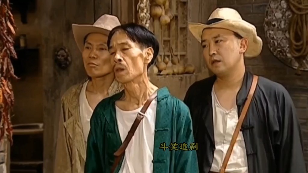 贾队长爆笑名场面,白翻译坑完黄队长又坑贾队长,仨人太逗了#搞笑片段