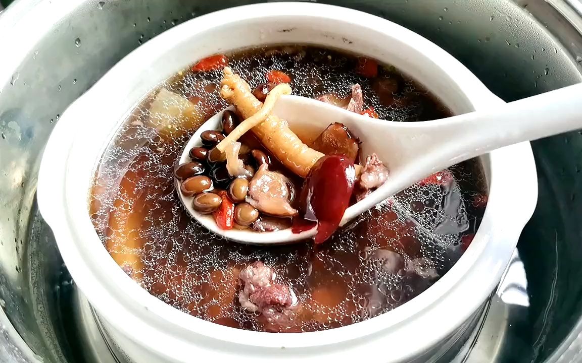 黑豆雞蛋湯功效(黑豆雞蛋湯:滋補養生,美容養顏)