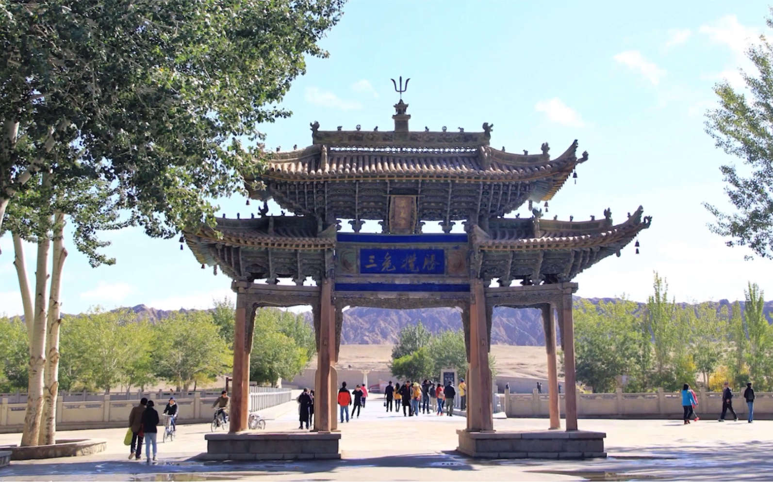 莫高窟的大牌坊