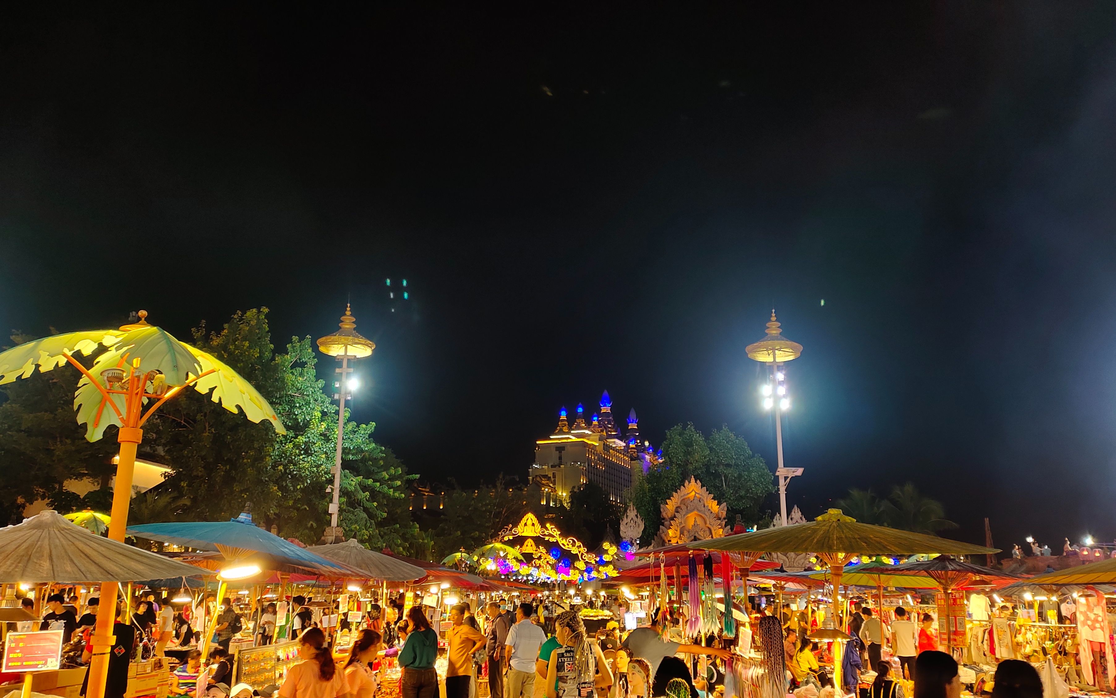 云南西双版纳6,深夜12点的星光夜市,这个感觉好极了