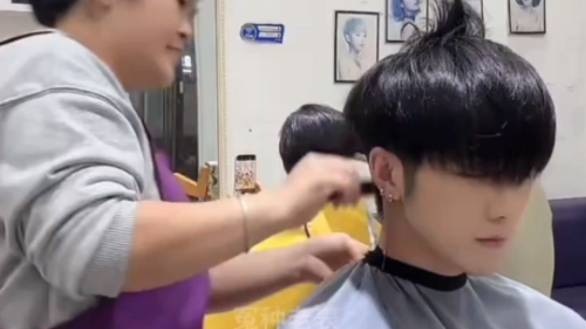 微短剧一哥"川总监"30块钱被晓华姐爆改"流川枫"嘴角真的ak难压!