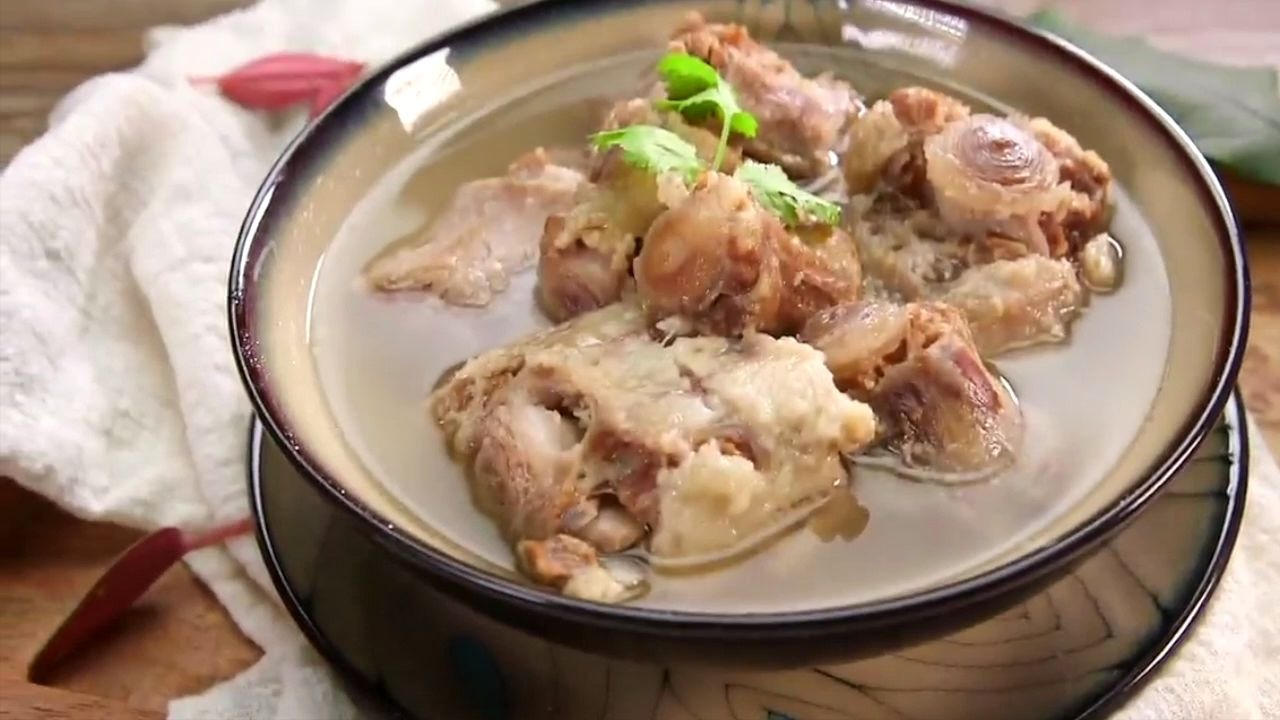 吃货翠花日食记(120)清炖牛尾汤,简单美味一看就学会!