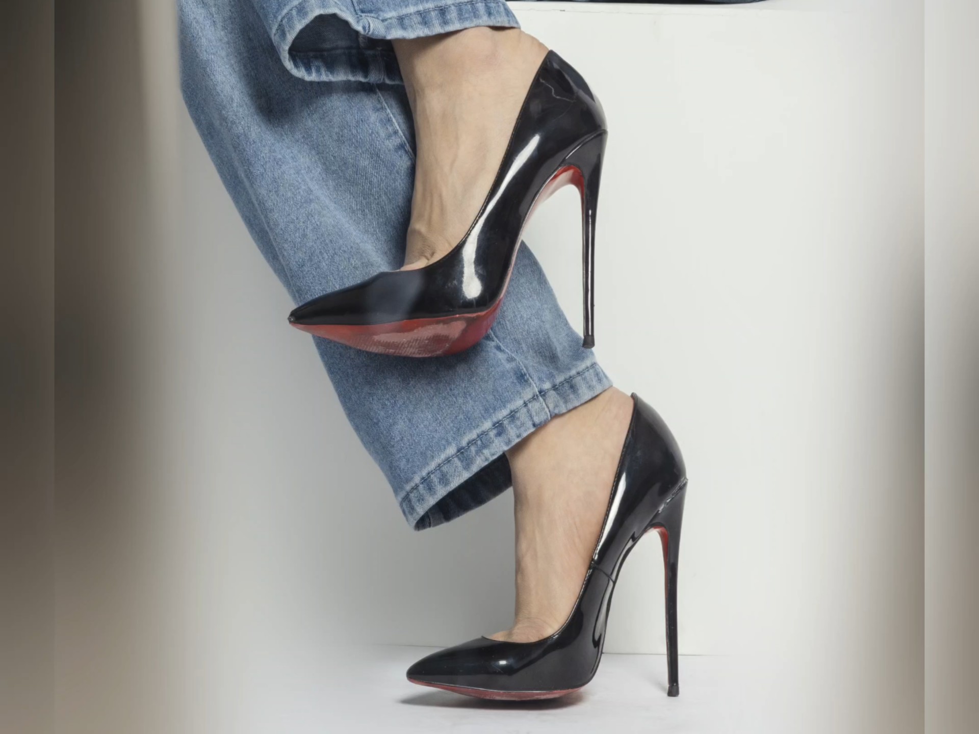 谁能拒绝红底13cm高跟鞋呢