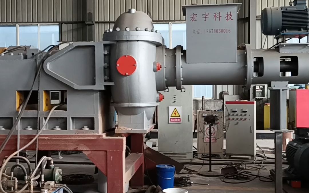 热磨机是一种常用的造纸制浆设备,用于将纤维物料进行细磨和混合