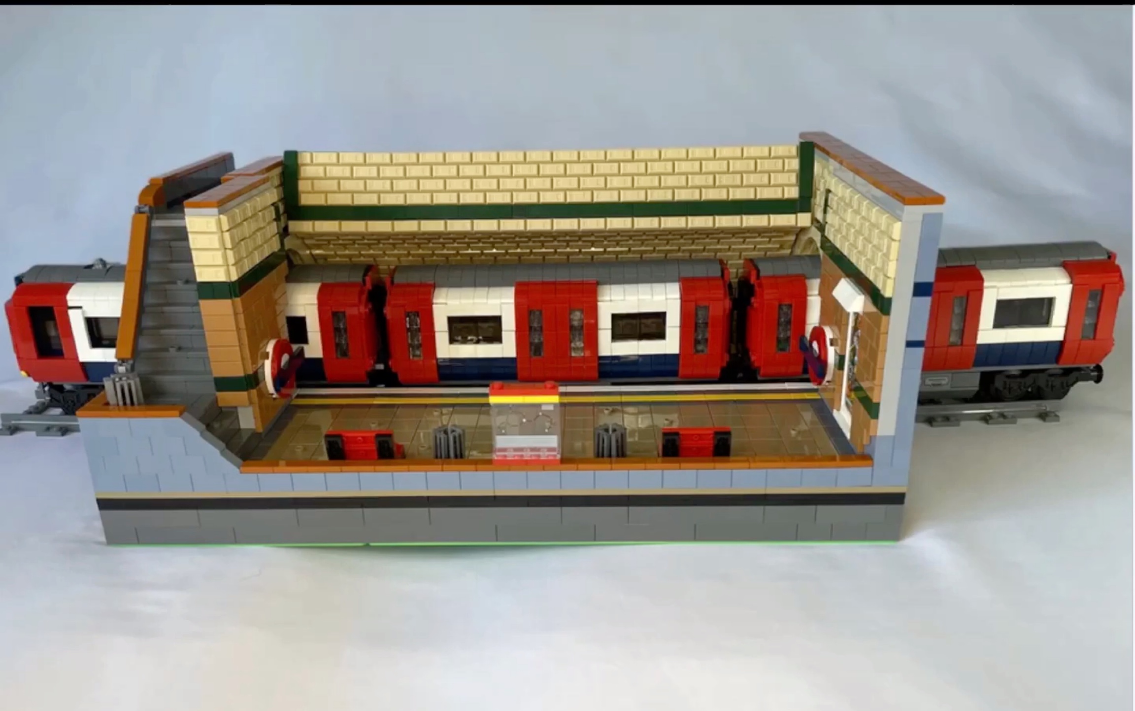 乐高伦敦地铁列车与车站站台