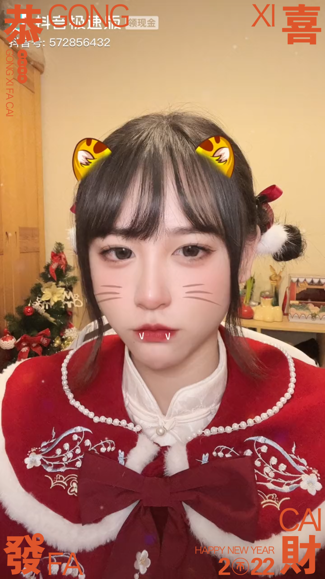 莫莫,小钱,五折的抖音拜年视频