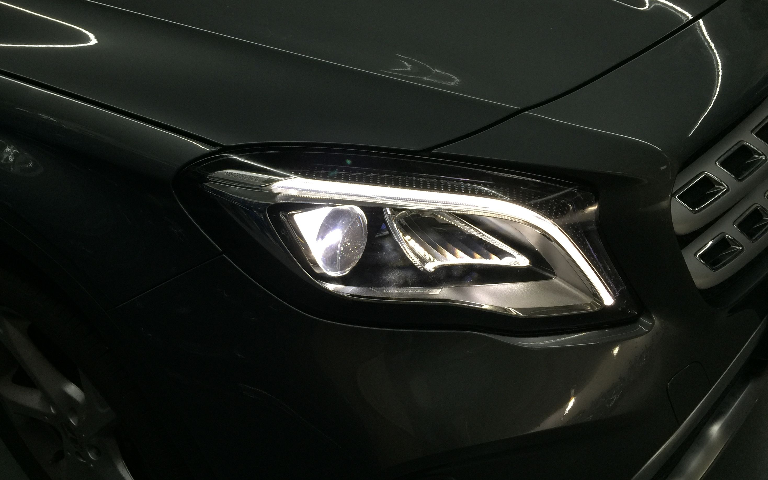 广州千壹年奔驰gla200动感型改灯卤素灯改装升级全新款led前大灯无需