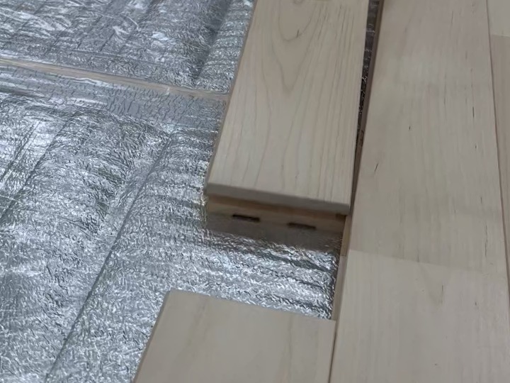 学校体育篮球场木地板铺装 #木地板安装 #运动场地施工 #室内篮球馆