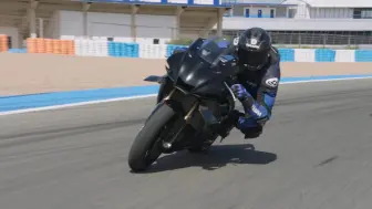 Video herunterladen: 2025yamaha雅马哈R1赛道版亮相