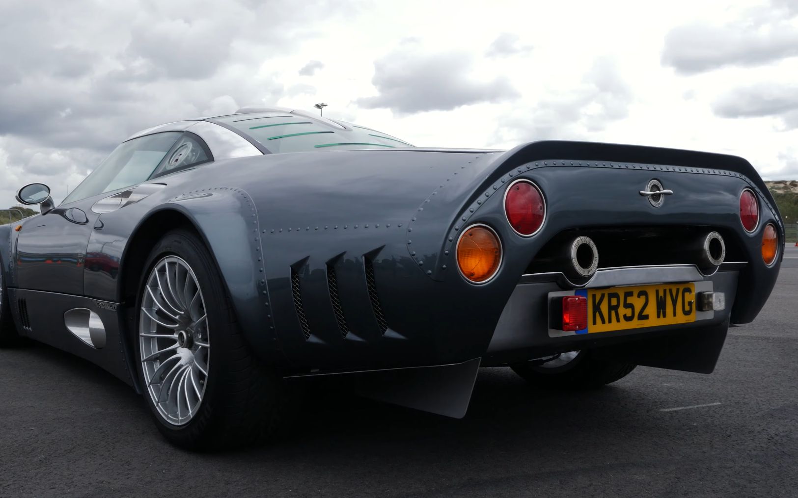 (4k)20年前的荷兰跑车:世爵spyker c8 double 12s的赛道表现