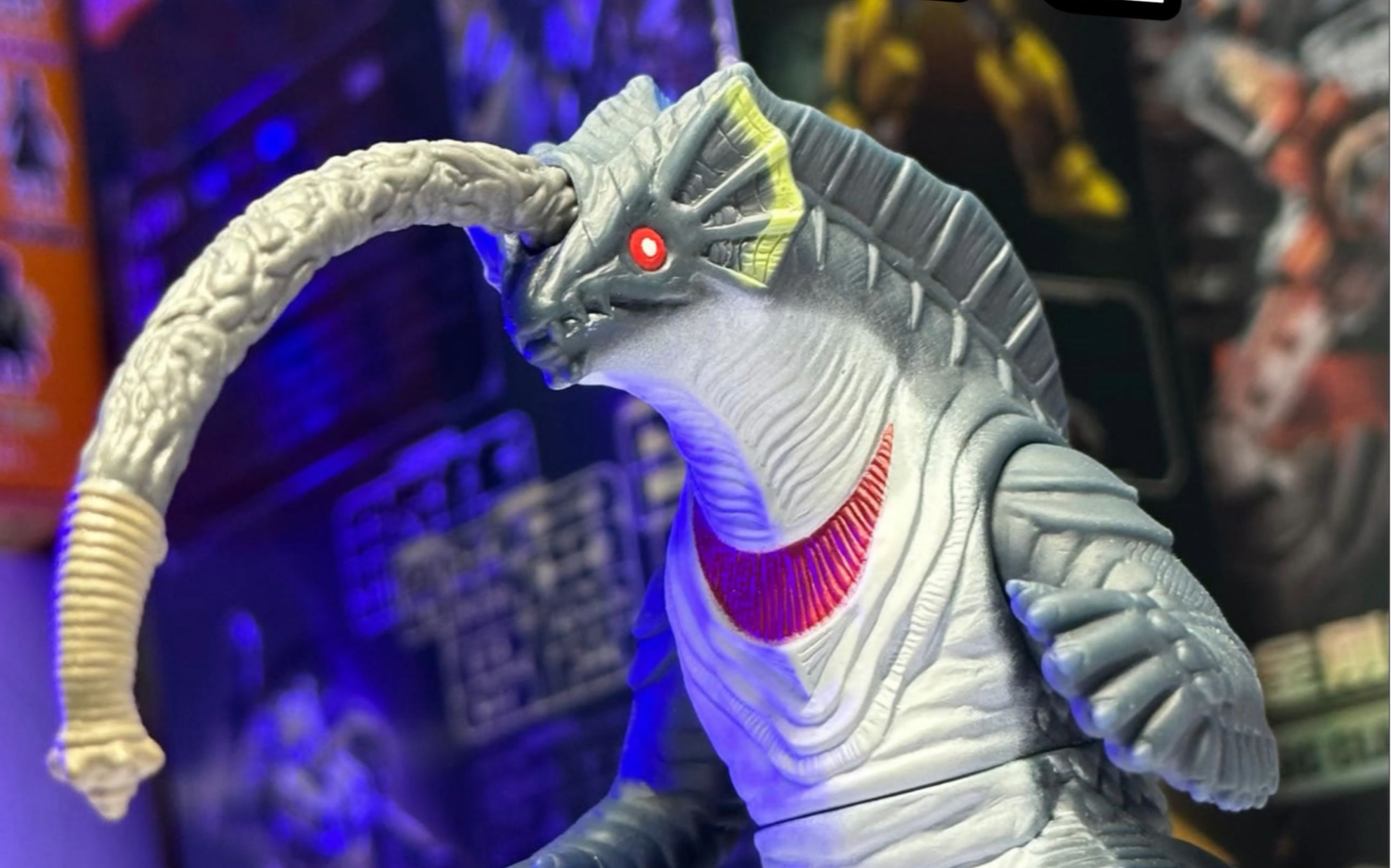 大家注意了,这家伙会钓鱼.万代怪兽软胶盖多斯.