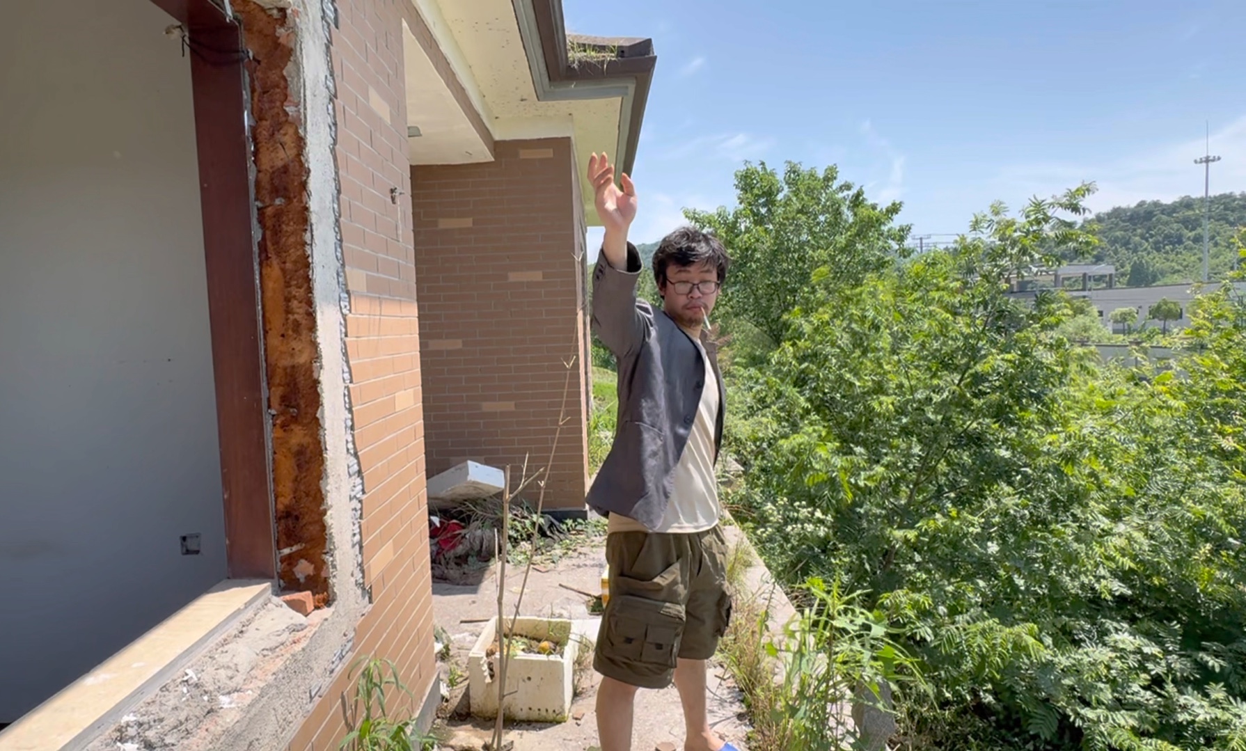 太热抗不住了，现在实力强大了，租一套空调房，养半年的鸡杀来吃了。