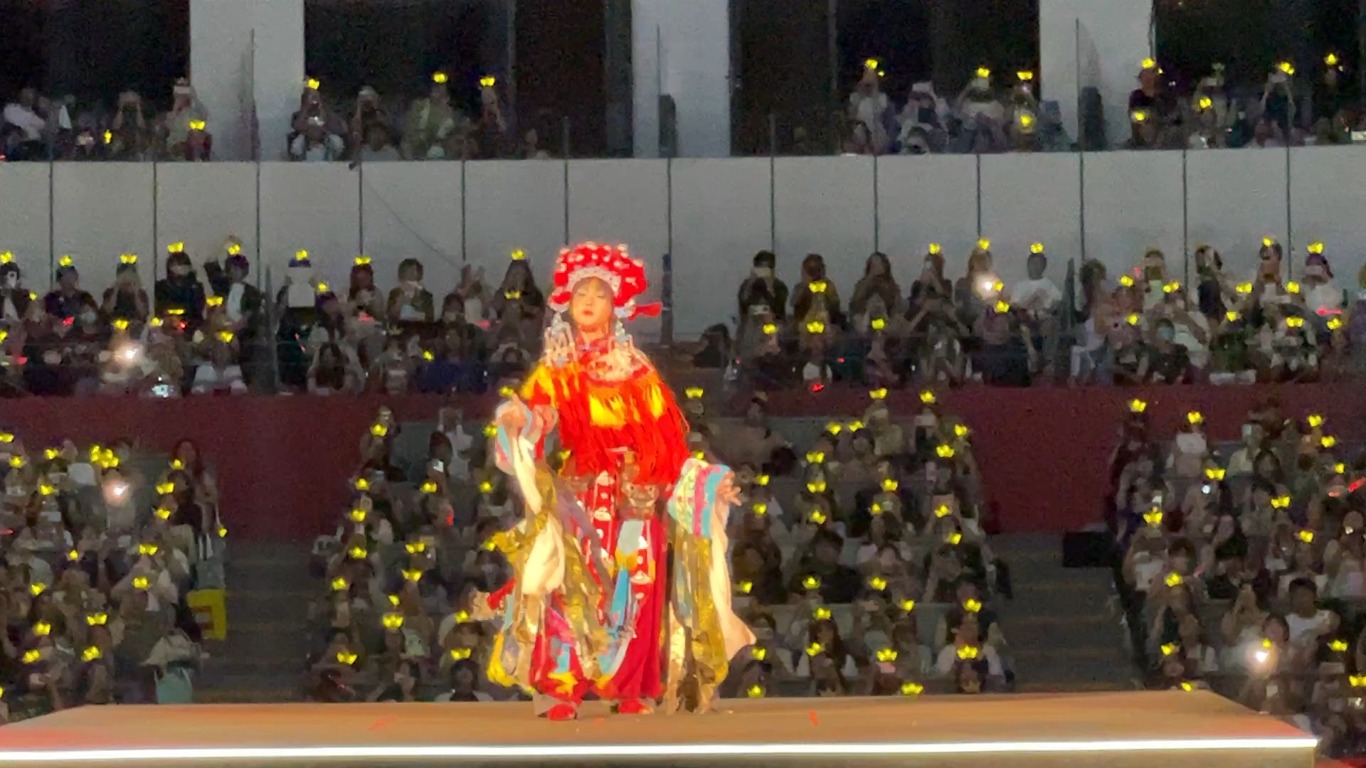 [图]八一七稻米音乐会 解雨臣 娱神舞（东区视角）