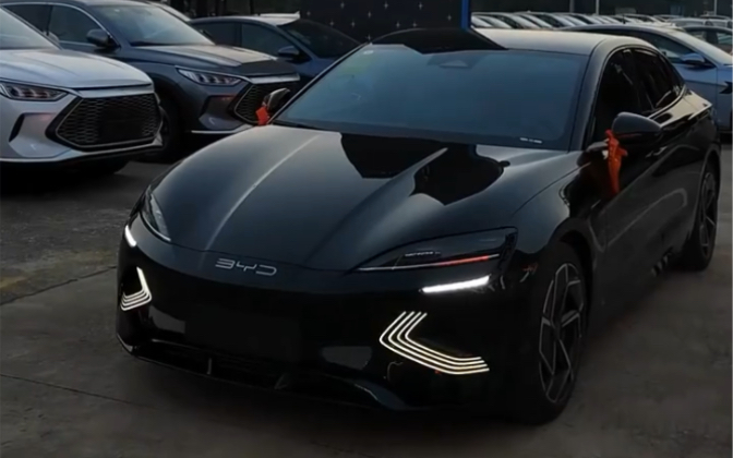 黑色海豹谁不爱?比亚迪海豹全系列优惠1.2万送六年六次保养!全国可售!