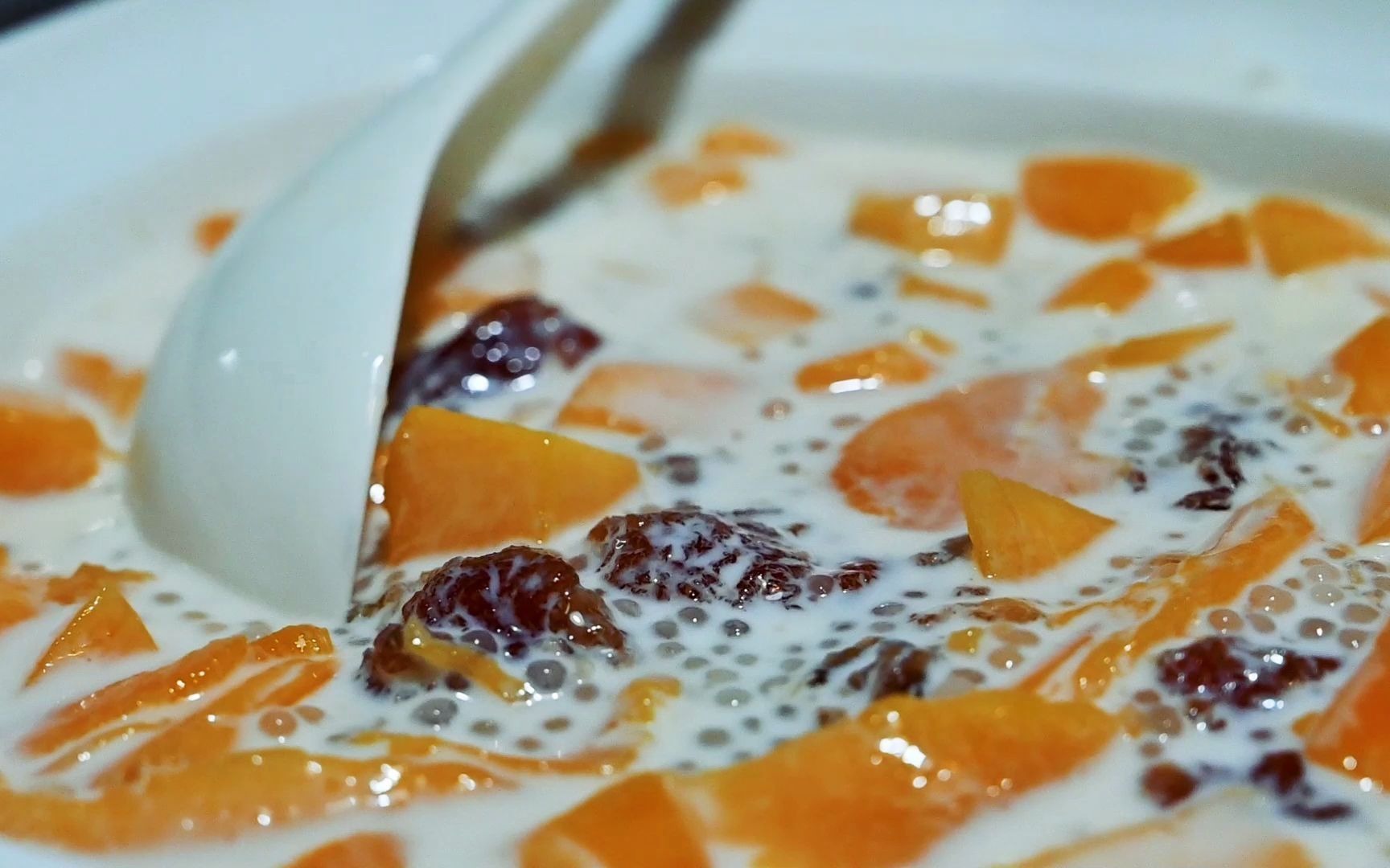 甜的推送~芒果桃胶牛奶西米露