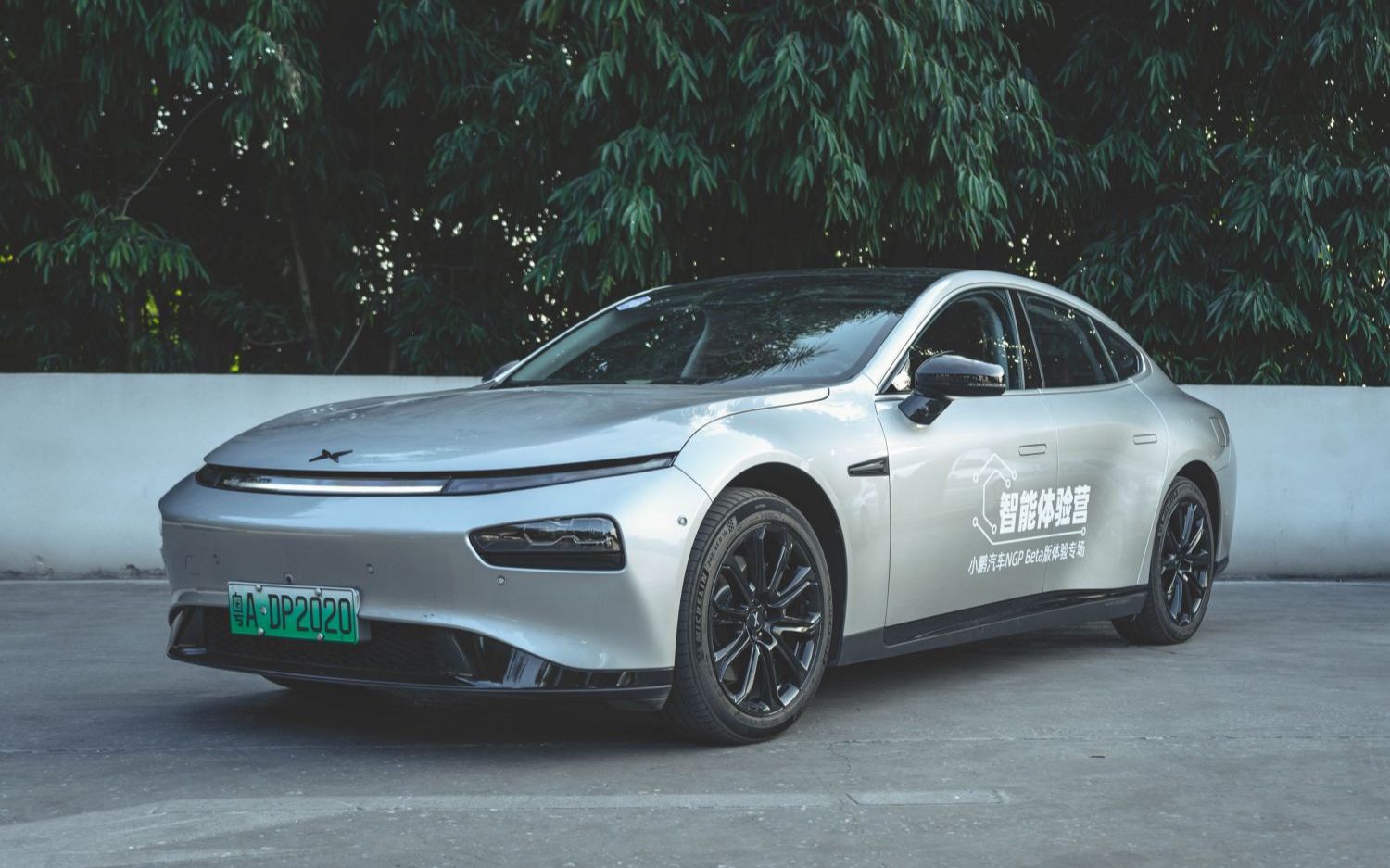 能变道还能主动超车!小鹏的自动驾驶究竟有多强?