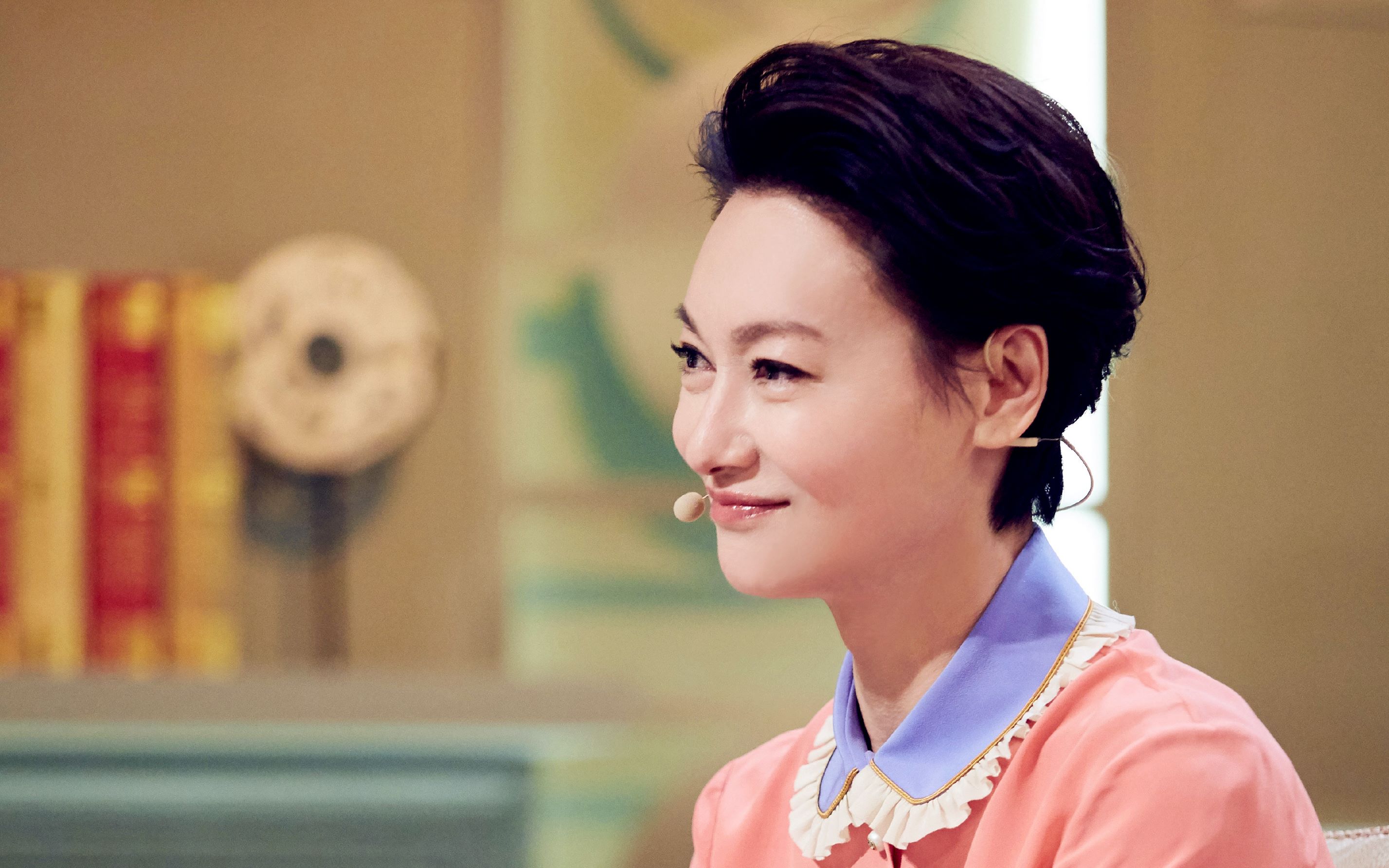 【朗读者】惠英红出场片段20180623【林少华《父亲的手》】